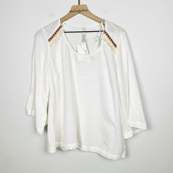 #21 Melissa Mccarthy Seven7 | NWT White Embroidered Bell Sleeve Skimmer Blouse - Picture 2 of 5